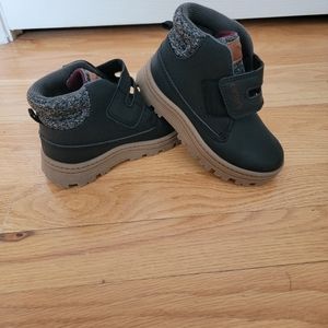 💥Last Chance💥 Carters Boots